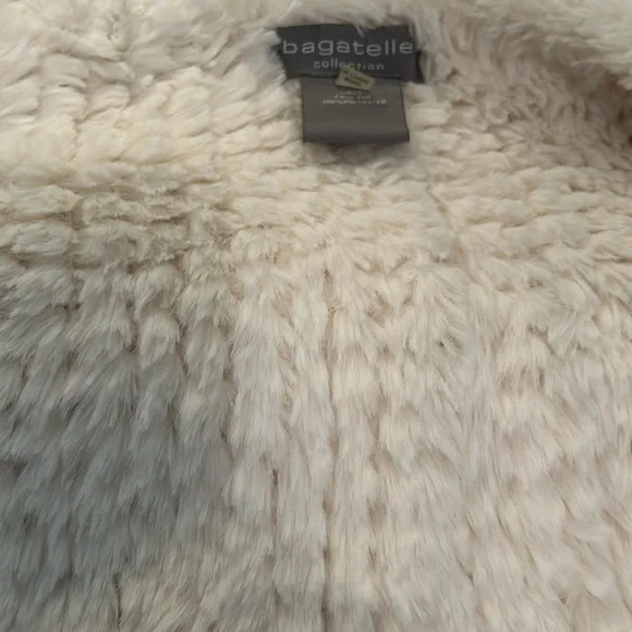 Bagatelle Collection Lux White Faux Fur Vest NWT - Picture 7 of 8